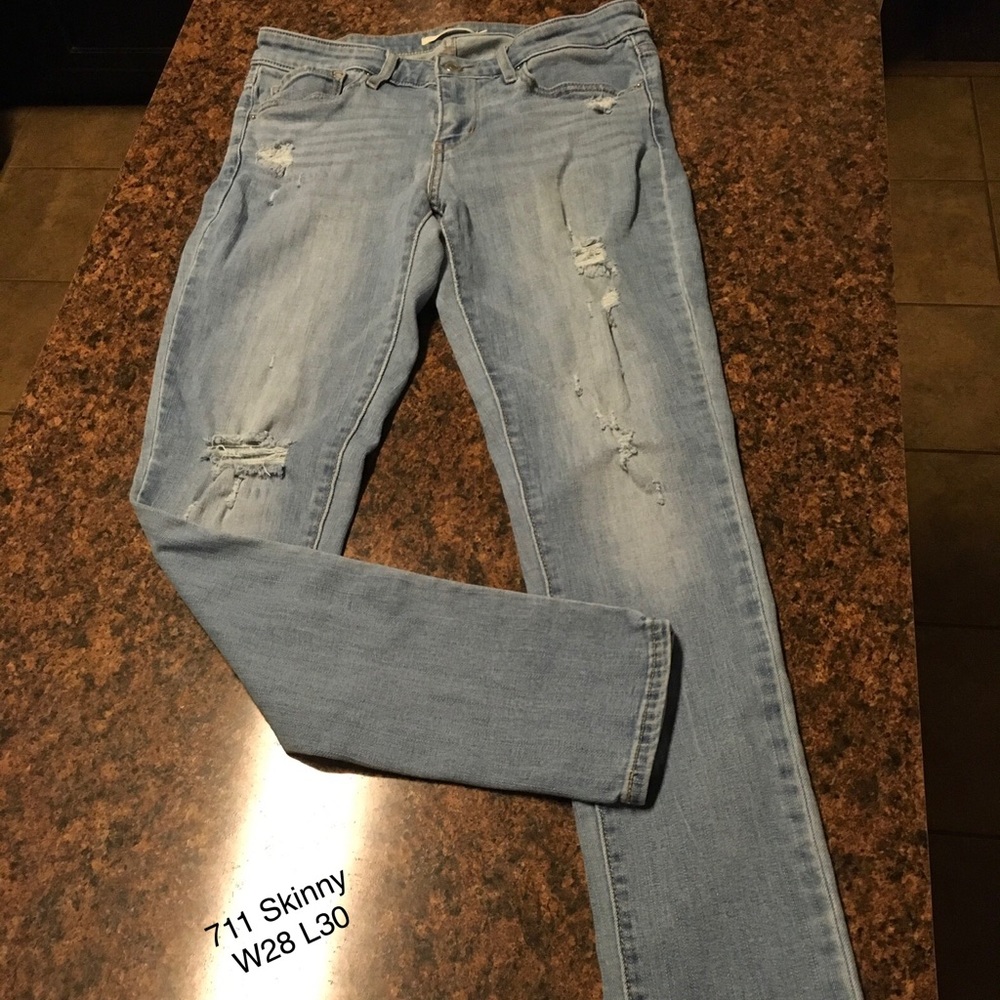 Levi’s 711 Skinny Jeans